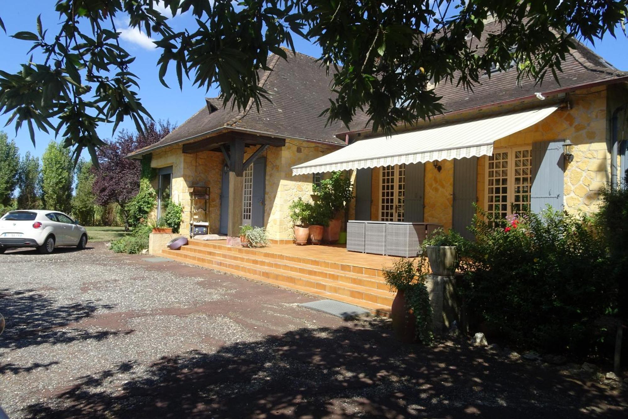 Privee Dans Spacieuse Maison Du Perigord, Avec Piscine Bergerac