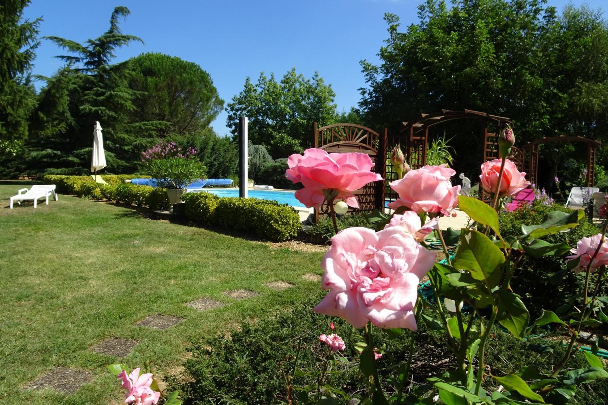 Privatunterkunft Privee Dans Spacieuse Maison Du Perigord, Avec Piscine *
